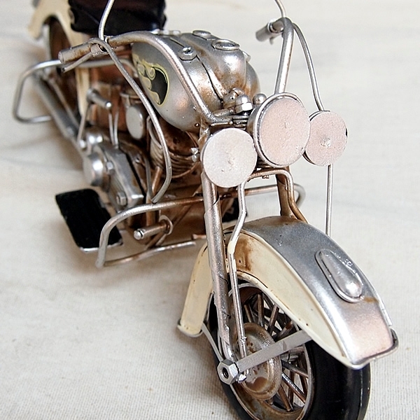 ブリキのおもちゃバイク ハーレーダビッドソンモデルアメリカンオートバイ／シルバーフォックス(Mサイズ) 