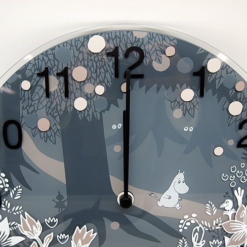 【ムーミン雑貨】MoominTIMEPIECES(ムーミンタイムピーシーズ)  ガラスウォールクロック／ Moomin in the forest【取り寄せ品／納期1週間前後】